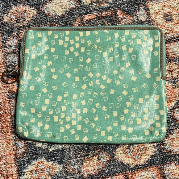 LIKE NEW - Fossil key-per tablet case - Picture 3 of 3